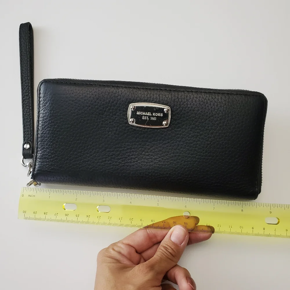 Michael Kors Large Jet Set Continental Black W/Silver Hardware Leather Wallet - Picture 8 of 9